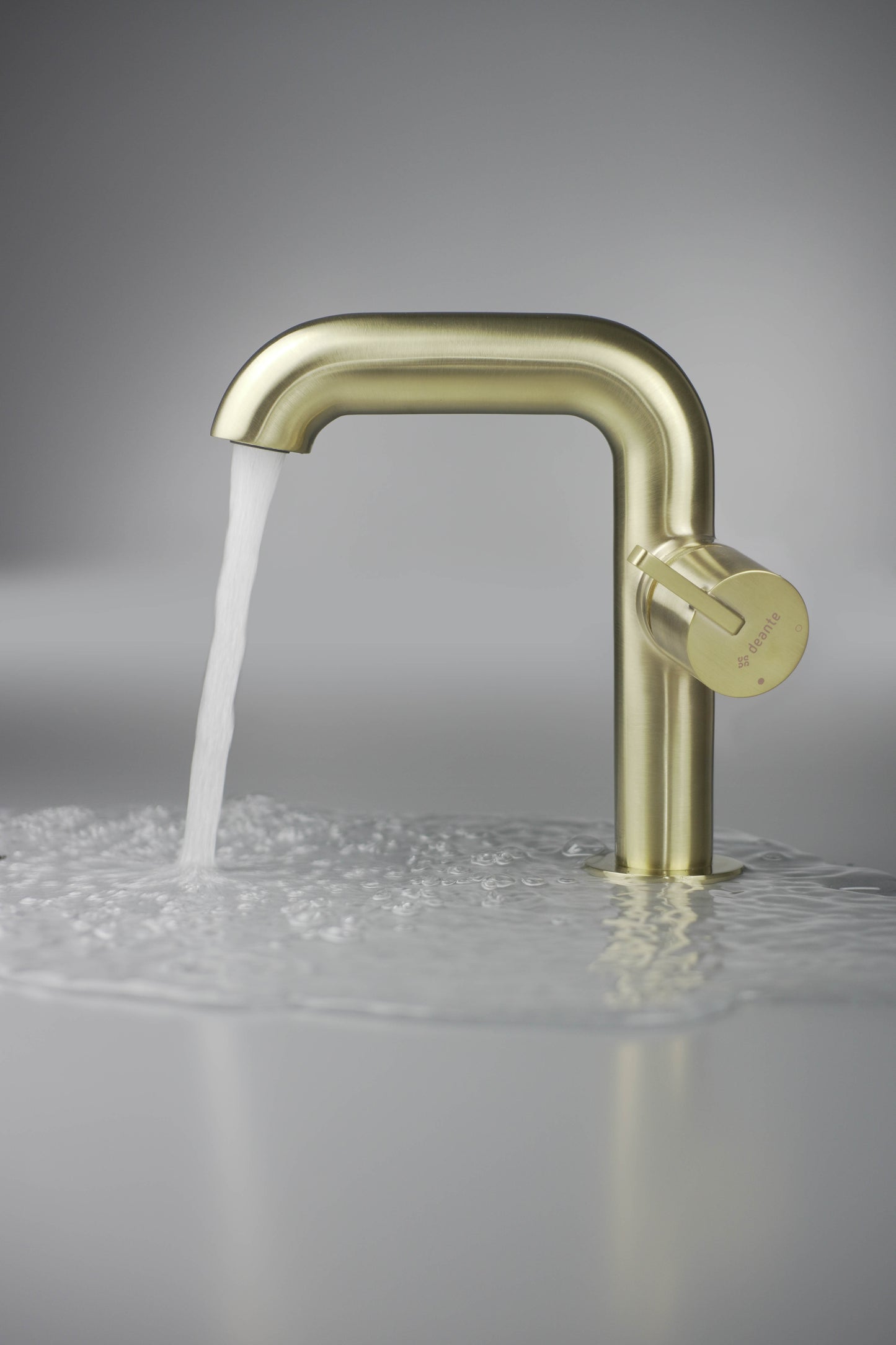 Izlietnes maisītājs ar taisnstūra snīpi Silia 170 mm matēts zelts - N1 Home