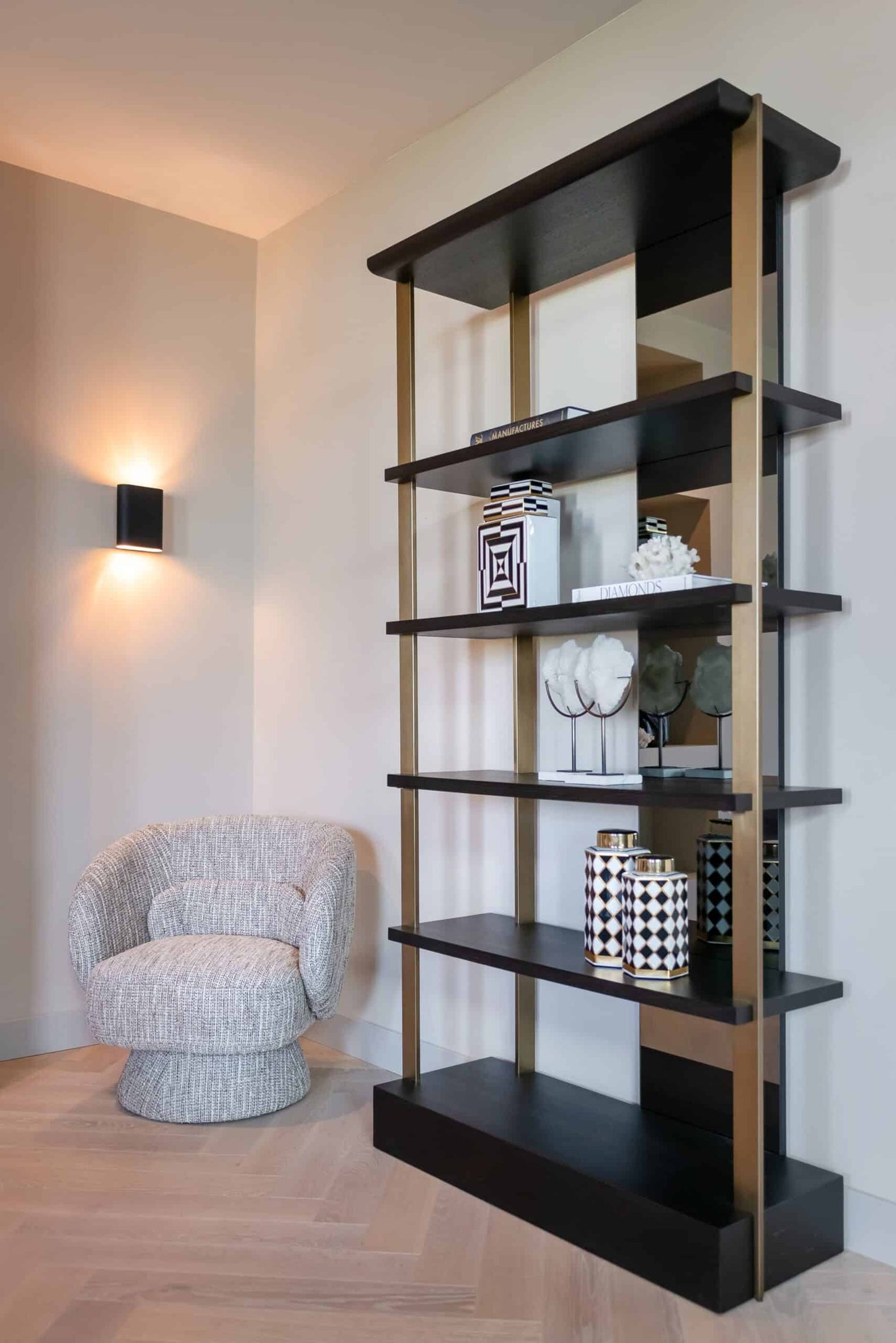 Vitrīna Alexander Jones Richmond Interiors 112/218/44 cm charcoal (Rigley)