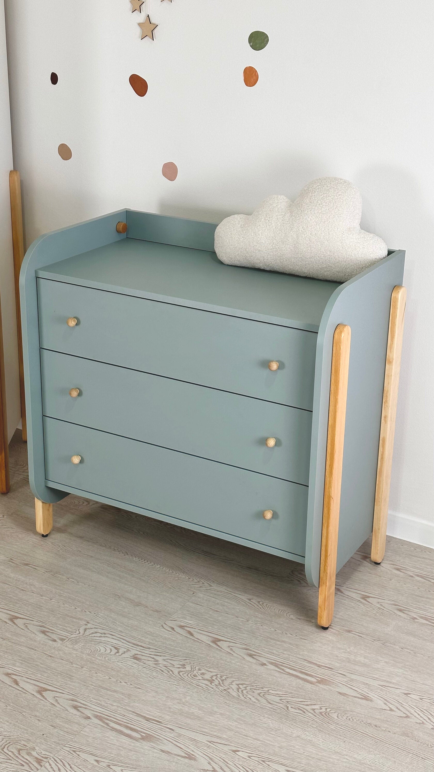 Ingvart Kumode ar Pārtinamo Galdiņu Nika 84/93/43 cm Eucaluptus/Natural - N1 Home