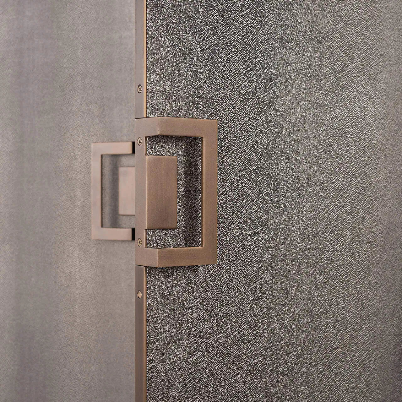 Bāra skapis Bloomville Richmond Interiors  2 durvis 185/97/45 cm zelta krāsā - N1 Home