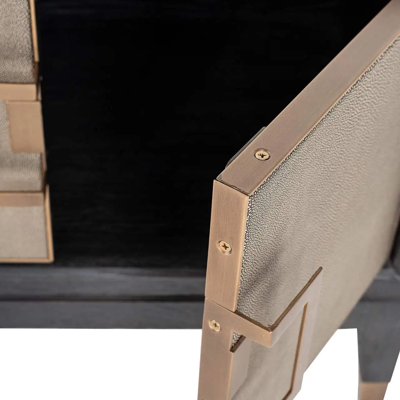 TV skapis Bloomville ar 4 durvīm Richmond Interiors 55/185/40 cm zelts - N1 Home