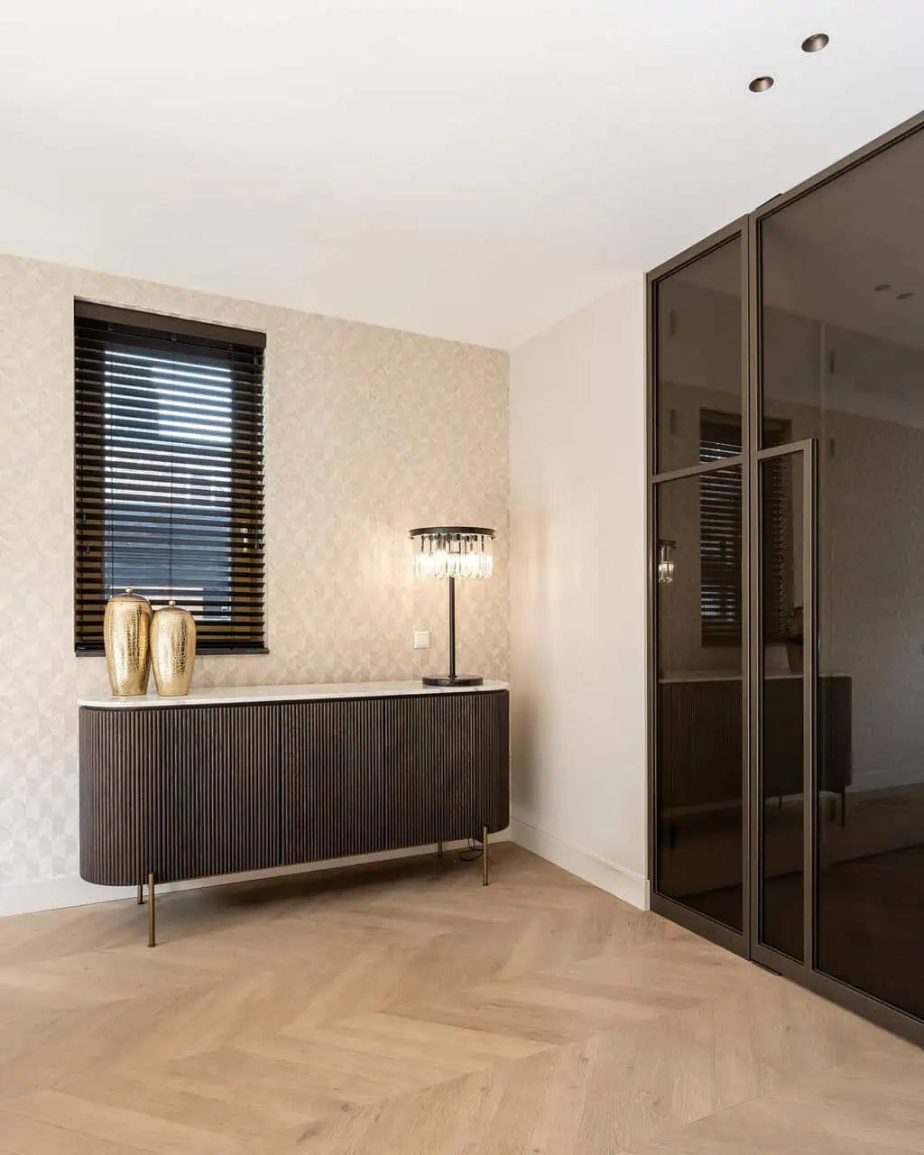 Kumode Barkley 3-durvju Richmond Interiors 85/180/46 cm Brushed Gold - N1 Home