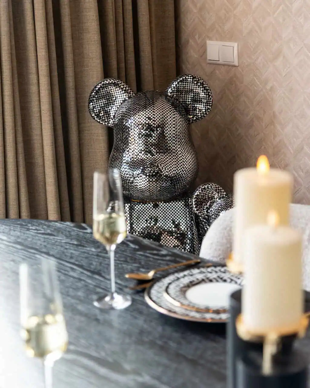 Dekoratīvs priekšmets Richmond Interiors Bear 101/46/34 cm melns - N1 Home