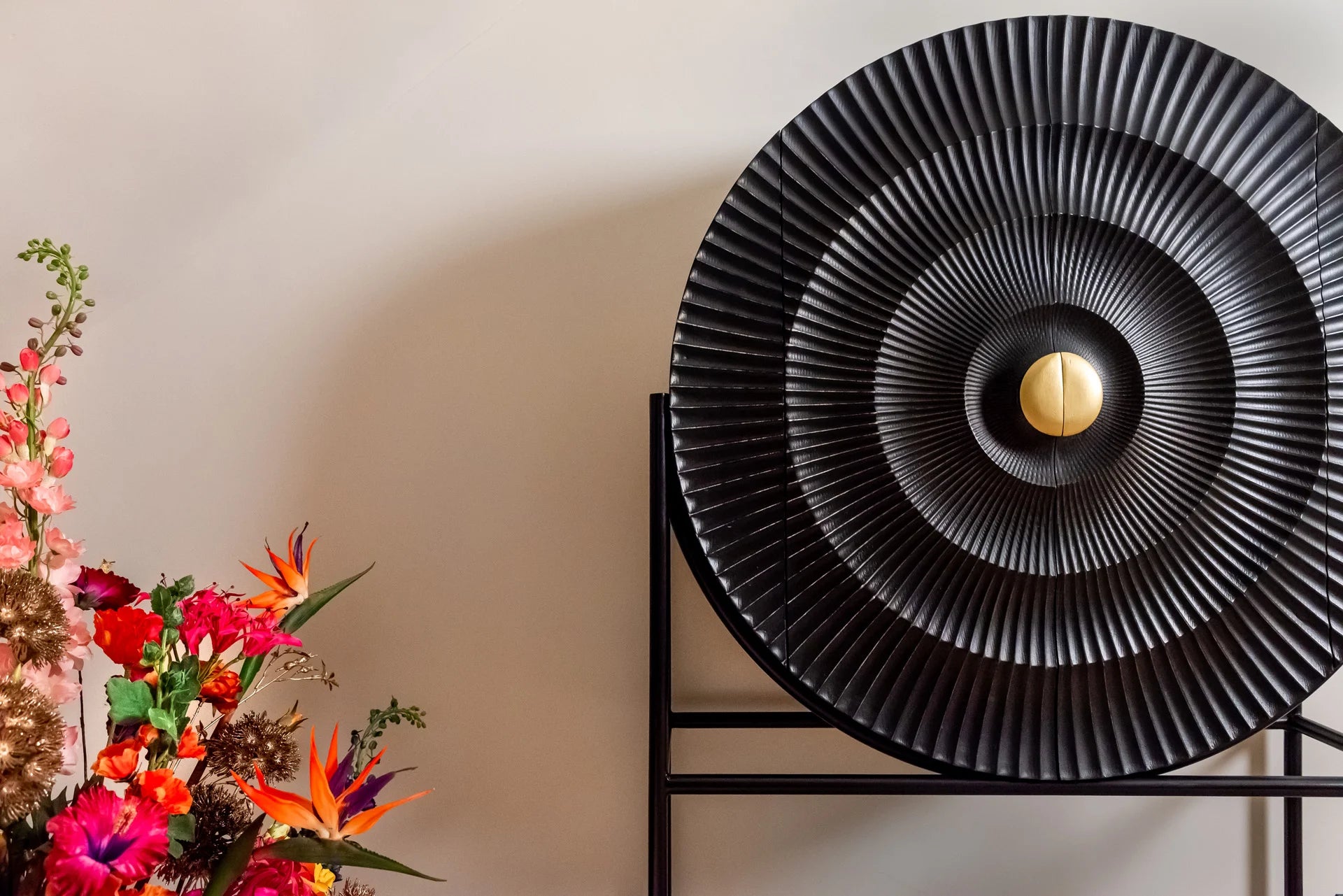 Bāra skapis Feda Richmond Interiors 160/102/39 cm melns - N1 Home