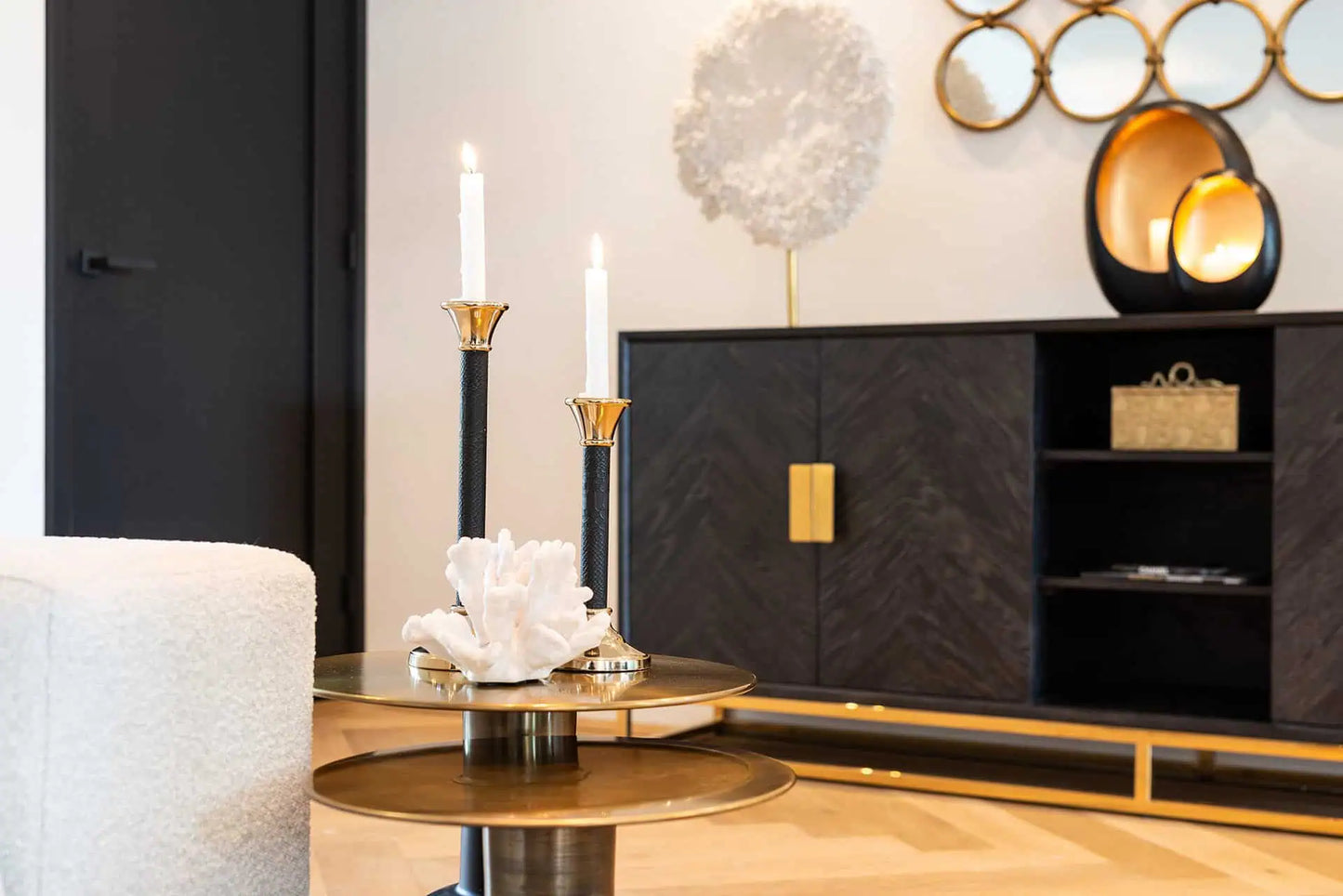 Kumode Blackbone zelta krāsā ar 4 durvīm Richmond Interiors 90/225/45 cm melna rustikāla - N1 Home