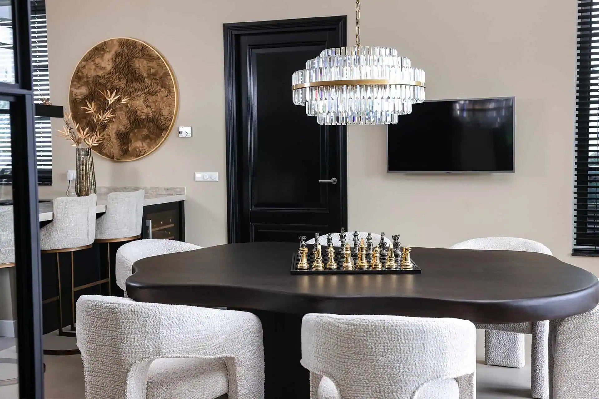 Dekoratīvs priekšmets Richmond Interiors Šaha galdiņš Saray 16/60/60 cm melns/zelts - N1 Home