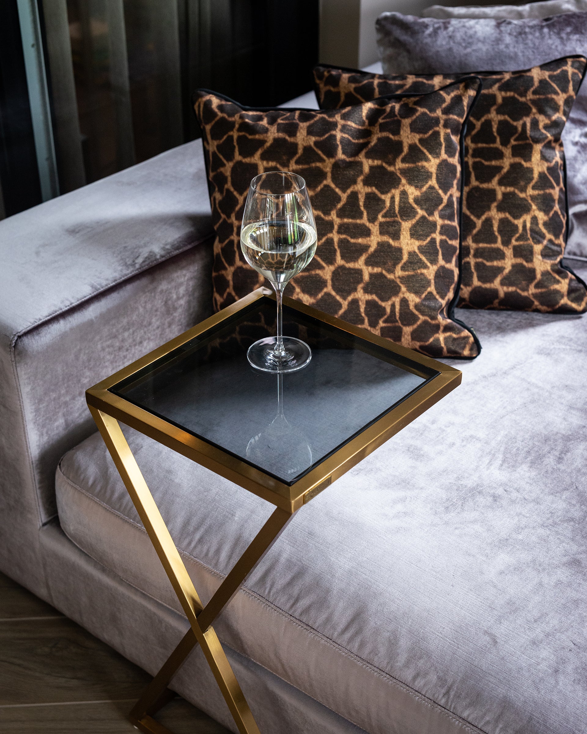 Dīvāna galdiņš Paramount birstēts Richmond Interiors 66/35/35 cm birstēts zelts - N1 Home