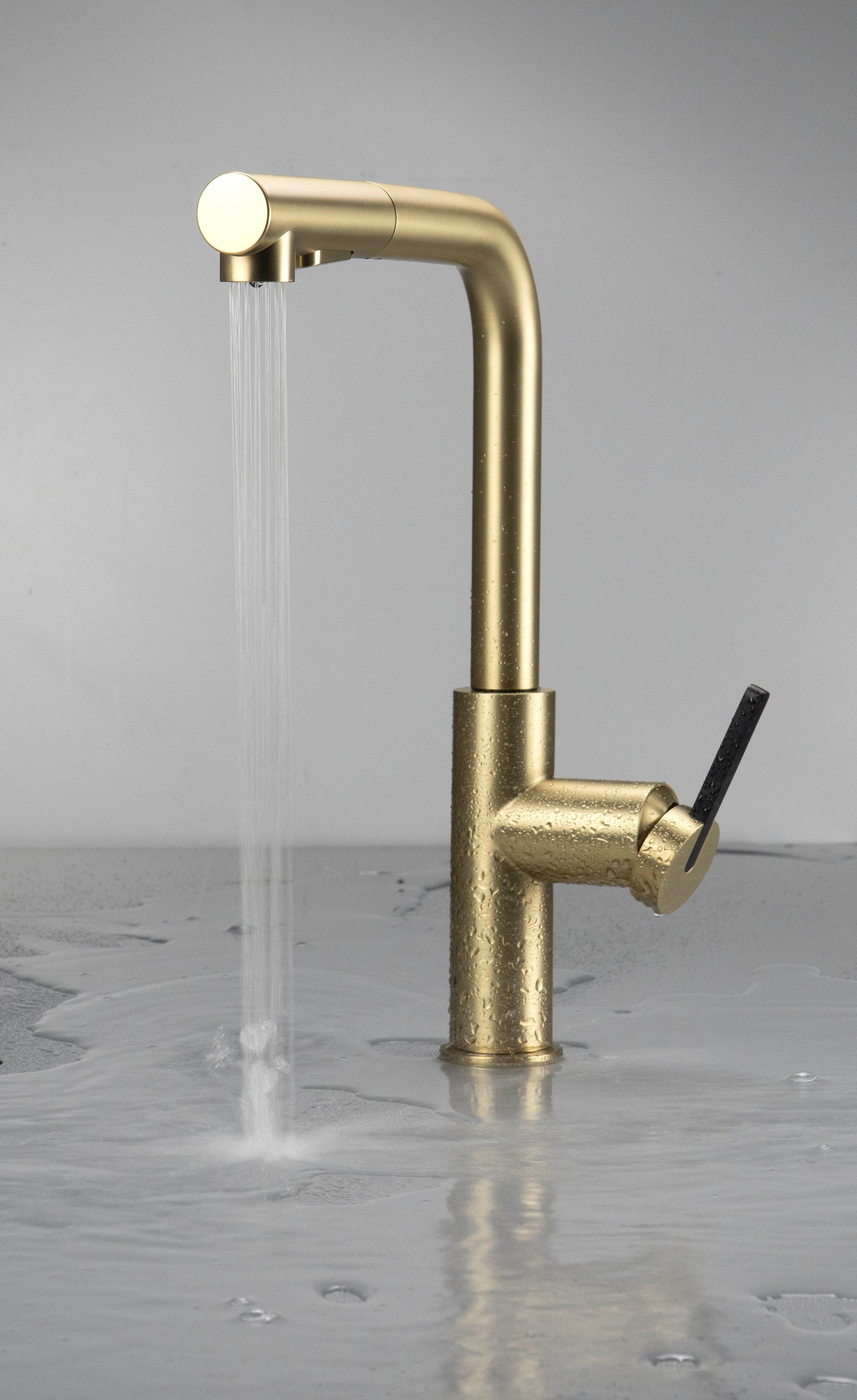 Virtuves jaucējkrāns ar izvelkamu snīpi MOMI 34,8 cm matēts zelts - N1 Home