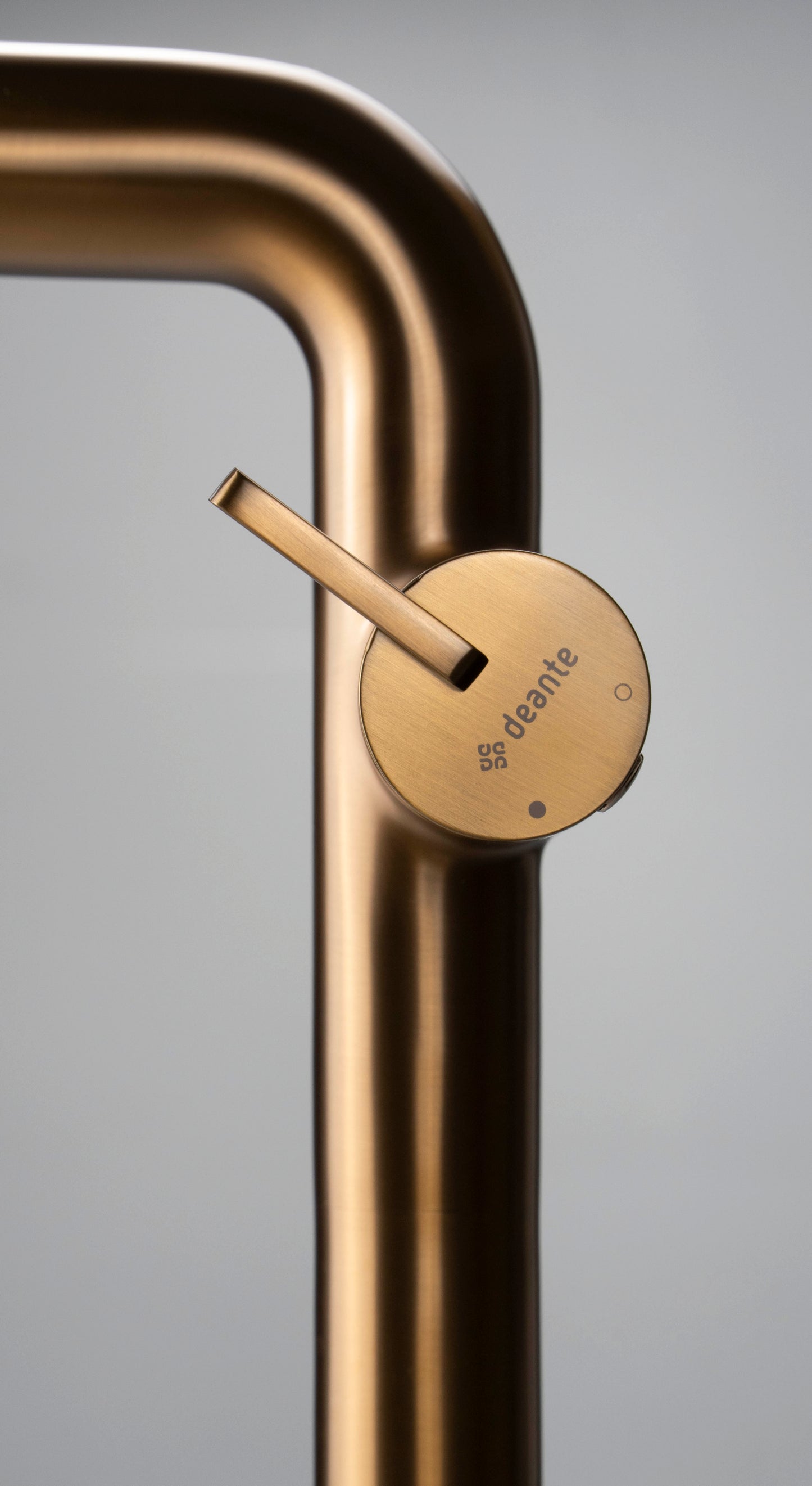 Izlietnes maisītājs, augsts, ar taisnstūra snīpi Silia 305 mm matēta bronza - N1 Home