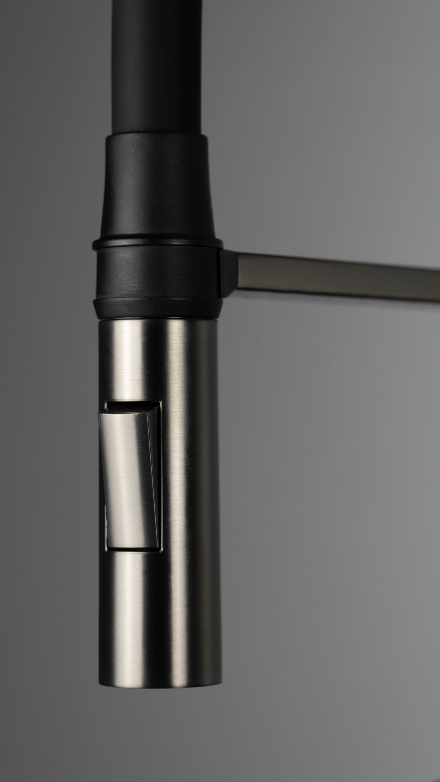 Virtuves jaucējkrāns ar elastīgu izteku - 2 veidu strūklas Magnetic 533 mm nero - N1 Home