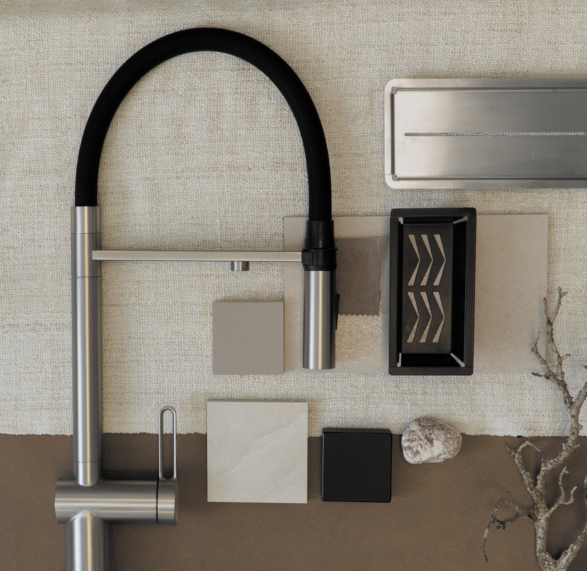 Virtuves jaucējkrāns ar ūdens filtra pieslēgumu un elastīgu snīpi Magnetic 549 mm nero - N1 Home