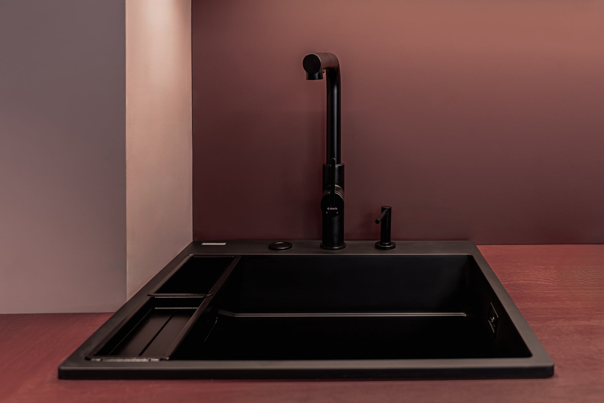 Virtuves jaucējkrāns ar izvelkamu snīpi MOMI 34,8 cm titanium - N1 Home