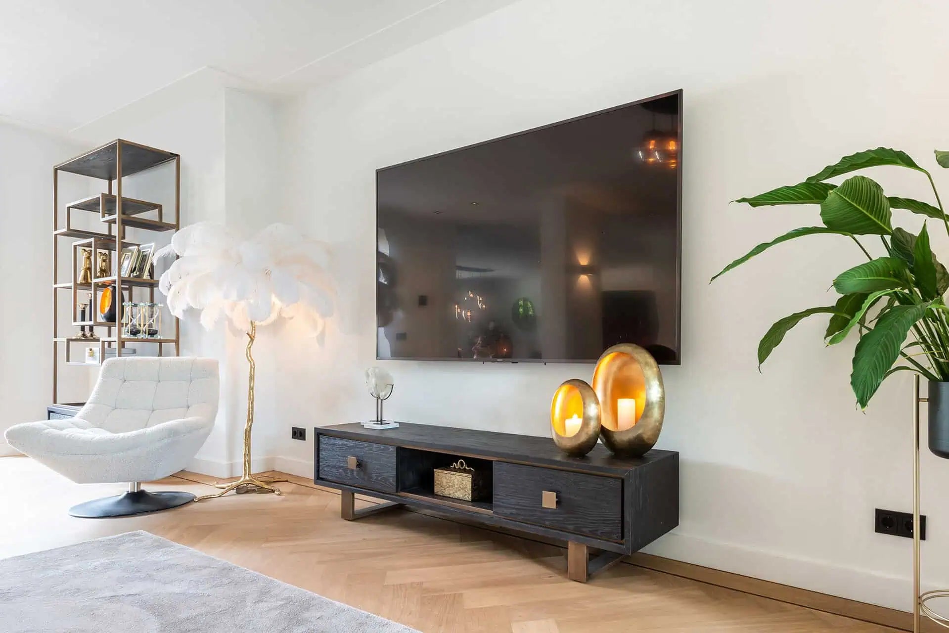 TV skapis Hunter ar 2 atvilktnēm Richmond Interiors 46/190/45 cm  melns, rustikāls - N1 Home