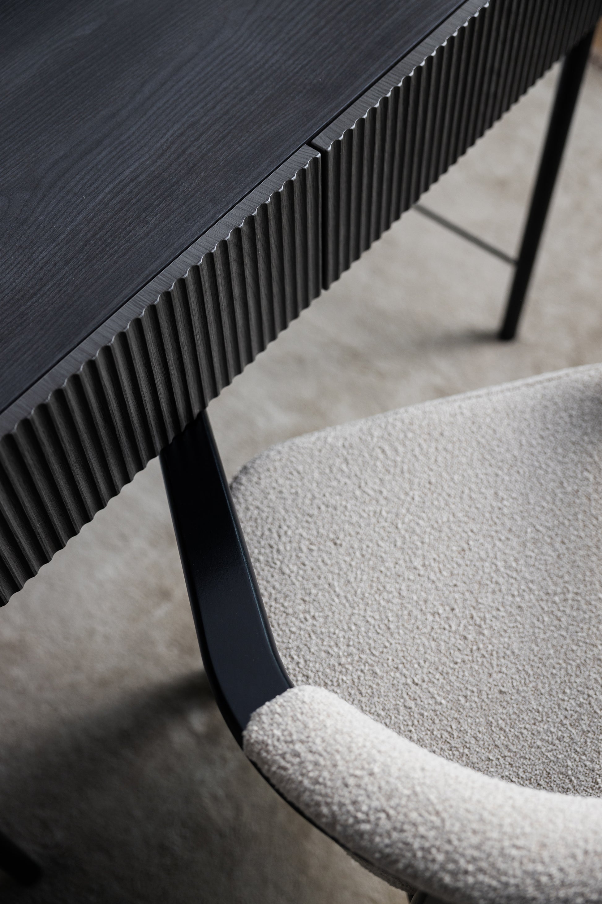 Krēsls Finis 73/56/55 cm gaišs valrieksts/gaiši bēšs buklē - N1 Home