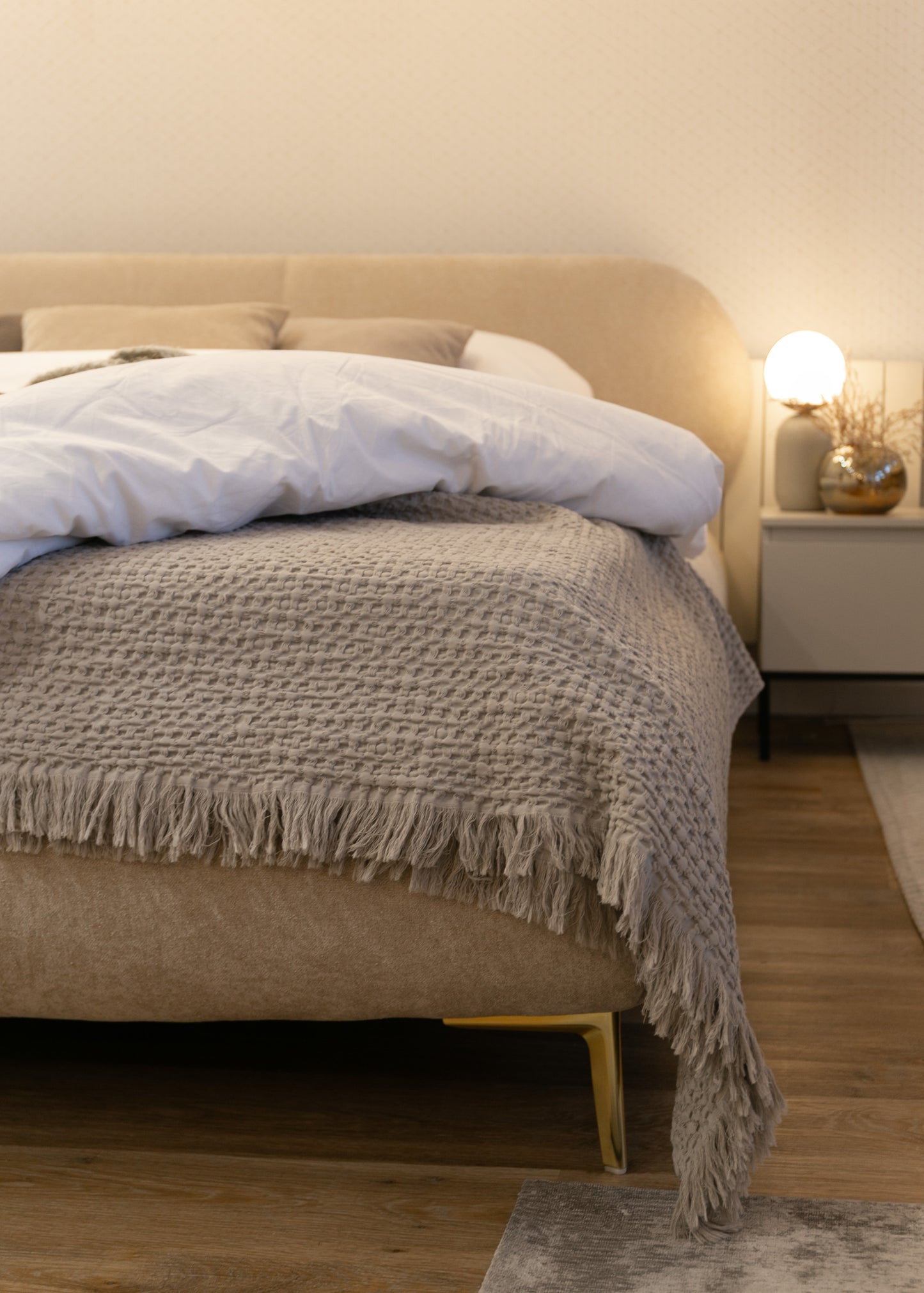 Gulta Valeo 140/160/180x 200 cm Melody 13 (Agmamito), zelta kājas - N1 Home