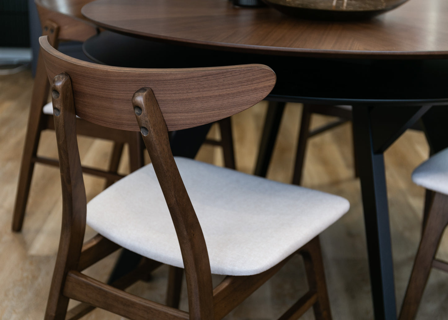 Krēsls Gudli 77/49/52 cm rieksts/bēšs - N1 Home